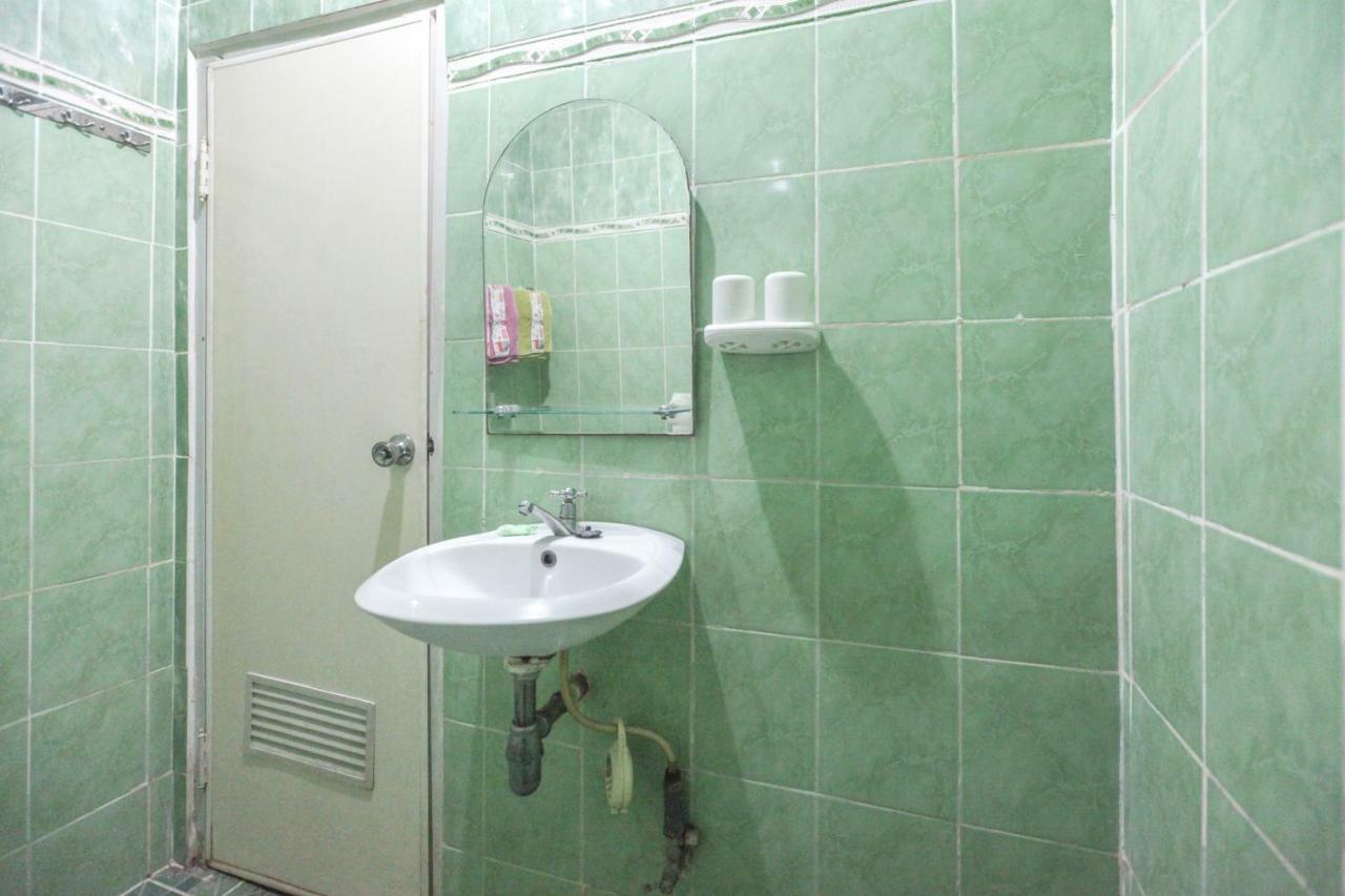 Lite Rooms Bogor Guest House Экстерьер фото